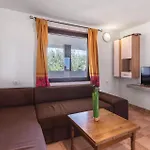 4 Bedroom Beautiful In Nyaraló Valtura