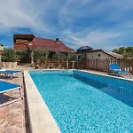 4 Bedroom Beautiful In *