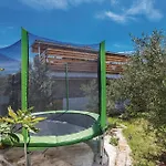 4 Bedroom Beautiful In Nyaraló Valtura