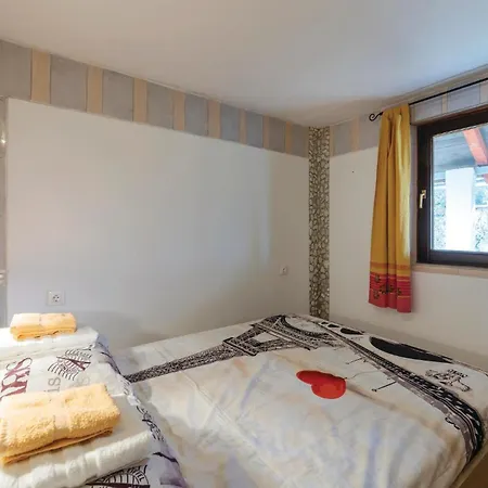 Holiday home Stunning In With Kitchen *