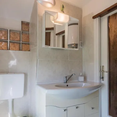 Holiday home Stunning In With Kitchen Valtura