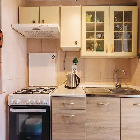 4 Bedroom Beautiful In Valtura