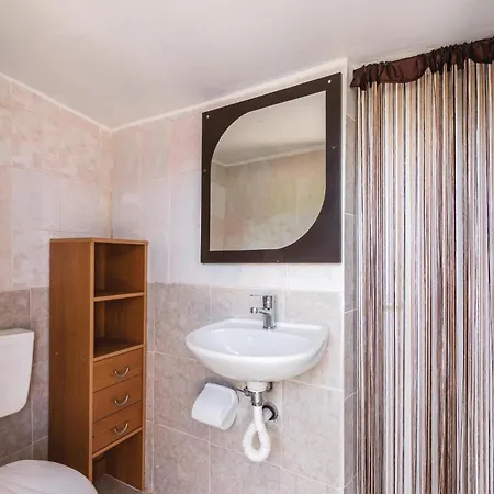 Stunning In With Kitchen * Valtura