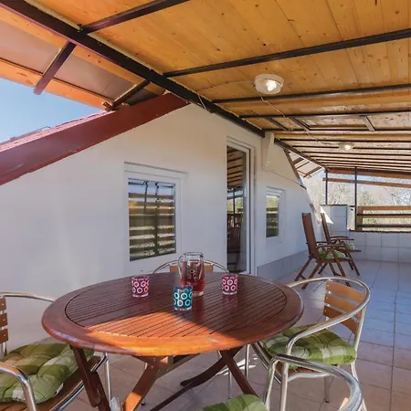 Stunning In With Kitchen Holiday home