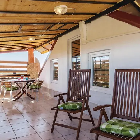 4 Bedroom Beautiful In Nyaraló