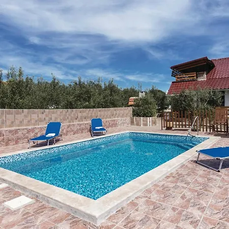 Stunning In With Kitchen Holiday home *