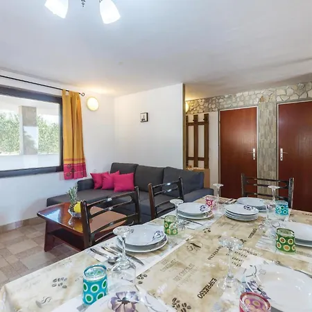 Holiday home Stunning In With Kitchen Valtura